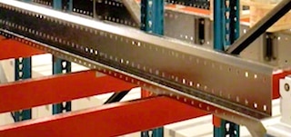 Pa sliedēm shuttle 3D pārvietojas ejās un kanālos Pa sliedēm shuttle 3D pārvietojas ejās un kanālos