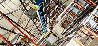 Lifti pārvieto shuttle vagonetes starp līmeņiem