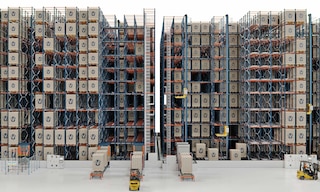 4-Way Pallet Shuttle nodrošina ātru preču apriti, tādējādi paātrinot noliktavas darbības