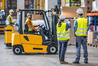 Drošības kursi palīdz novērst riskus, kas saistīti ar uzglabāšanas sistēmu ekspluatāciju un tehnisko apkopi.