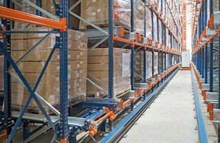 Automātiskās pallet shuttle ir kompakta uzglabāšanas sistēma, kas optimizē pieejamo telpu noliktavā
