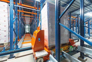 Automātiskās pallet shuttle ir loti noderīgas aukstā tipa noliktavās Automātiskās pallet shuttle ir loti noderīgas aukstā tipa noliktavās