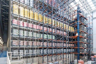 Automātiskās pallet shuttle ir ideāla izvēle uzņēmumiem, kas pārvalda lielu palešu skaitu uz vienu noliktavas vienību