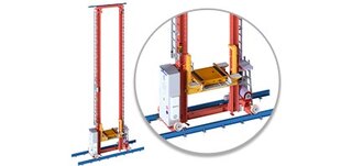 Kraušanas celtnis pārvietojas turp un atpakaļ noliktavas ejā