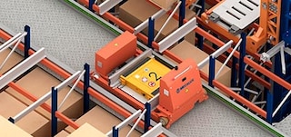 Pārvietošanas rati transportē elektrisko shuttle noliktavas ejā