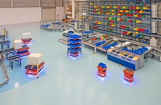 AMR darbojas pilnīgi droši vidē, kurā darbojas arī cilvēki un citas automātiskas sistēmas