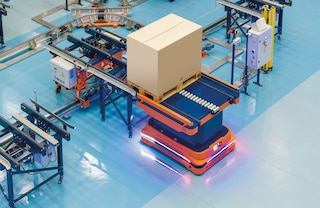 Mecalux paliktņu AMR var pārvadāt kravas līdz 1500 kg