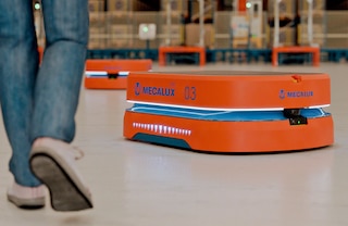 AMR roboti droši darbojas līdzās cilvēkiem