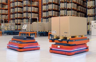 Autonomie mobilie roboti paātrina iekšējās palešu plūsmas