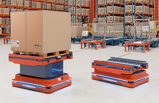 Mecalux paliktņu AMR ir pieejami dažādos augstumos, pielāgojoties klienta prasībām