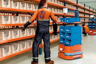 Autonomie mobilie roboti ir optimāls risinājums komplektēšanai pēc metodes “cilvēks pie precēm” Autonomie mobilie roboti ir optimāls risinājums komplektēšanai pēc metodes “cilvēks pie precēm”
