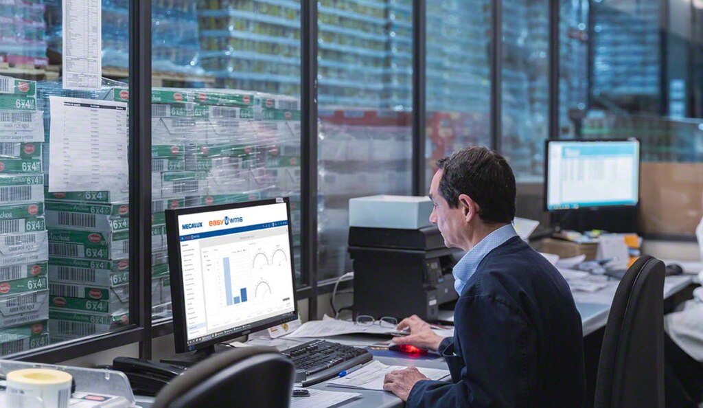 Piegādes ķēdes analītikas programmatūrā (Supply Chain Analytics Software), kas ir Easy WMS paplašināta funkcionalitāte, apkopo dažādus krājumu KPI