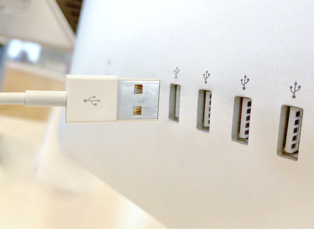 USB kabeļi ir aizsargāti pret netīšām kļūdām, jo, lai tie darbotos pareizi, tos var ievietot tikai vienā pozīcijā