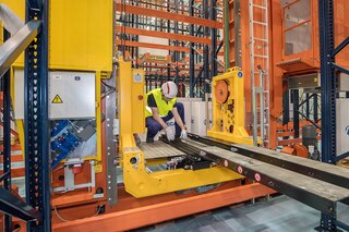 Mecalux dzīves cikla pakalpojumi palīdz optimizēt noliktavas darbību.