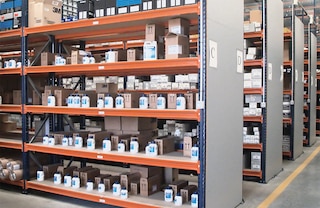 Sānu paneļi nodrošina M7 gara laiduma nerūsējoša tērauda plauktiem pievilcīgu izskatu