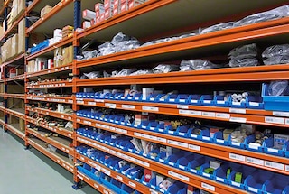 Gara laiduma plauktus var izmantot arī rezerves daļu uzglabāšanai