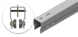 Iestumšanas plauktu ratiņi pārvietojas pa sliedēm