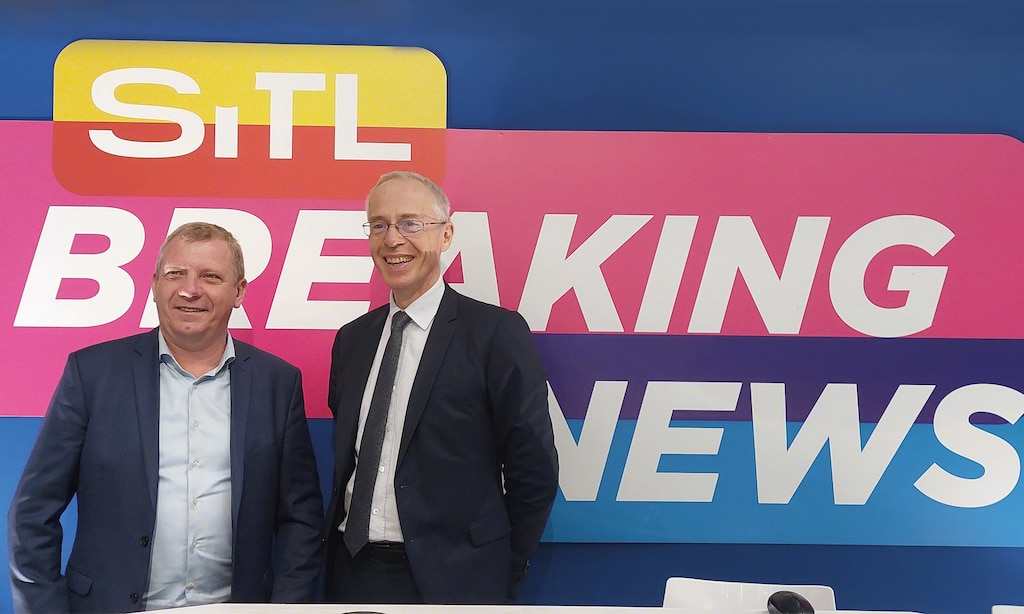 Régis Dindeleux, KPMG Connected Tech partneris konsultāciju jomā, un Daniel Joly, Mecalux France ģenerāldirektors