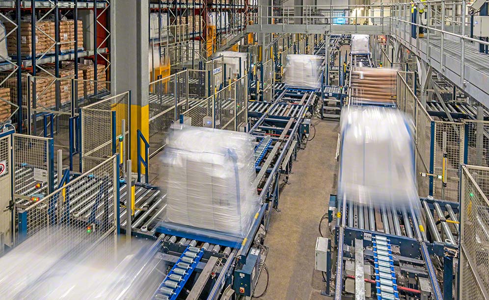 Automātiskie konveijeri Visingtonas loģistikas centrā Automātiskie konveijeri Visingtonas loģistikas centrā