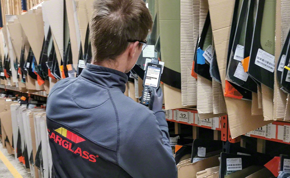 Carglass operators seko Easy WMS norādījumiem