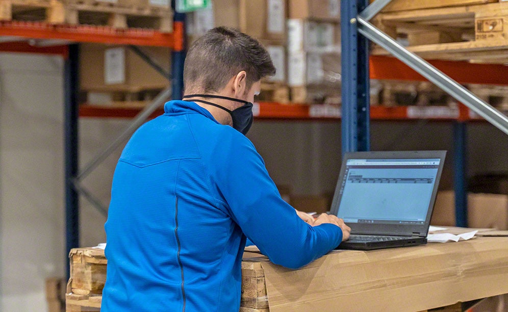 Labor Management System mēra noliktavas darbību izpildi Labor Management System mēra noliktavas darbību izpildi
