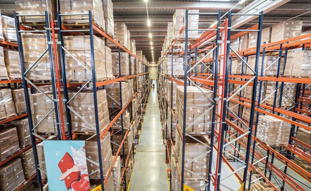 Standarta paliktņu plaukti ir ideāla sistēma, lai ātri papildinātu vietas, kurās nav produktu Standarta paliktņu plaukti ir ideāla sistēma, lai ātri papildinātu vietas, kurās nav produktu