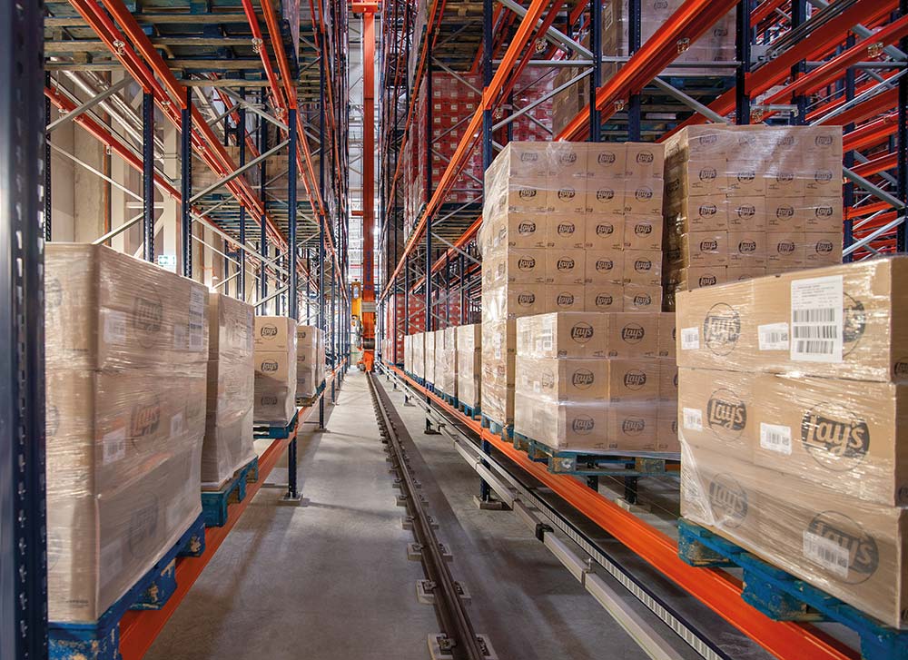Iekraušanas celtņi automātiski novieto PepsiCo preces uzglabāšanai Iekraušanas celtņi automātiski novieto PepsiCo preces uzglabāšanai