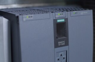 SIMATIC Robot Pick AI vizuālās sistēmas programmatūras darbību nodrošina SIMATIC S7-1500 PLC SIMATIC Robot Pick AI vizuālās sistēmas programmatūras darbību nodrošina SIMATIC S7-1500 PLC
