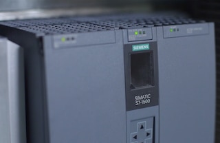 SIMATIC Robot Pick AI vizuālās sistēmas programmatūras darbību nodrošina SIMATIC S7-1500 PLC