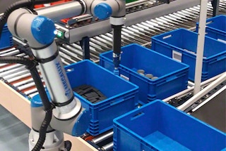 Komplektēšanas roboti ir ideāli piemēroti uzņēmumiem, kas pārvalda lielu skaitu glabāto vienību ar lielu sūtījumu apjomu Komplektēšanas roboti ir ideāli piemēroti uzņēmumiem, kas pārvalda lielu skaitu glabāto vienību ar lielu sūtījumu apjomu