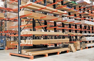 Aizsargierīces aizsargā konsoļu sistēmas pamatnes pret triecieniem, kas kas var izraisīt konstrukcijas bojājumus