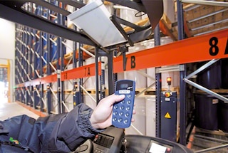 Operators nosūta komandu atvērt darba eju mobilo plauktu sistēmā Operators nosūta komandu atvērt darba eju mobilo plauktu sistēmā