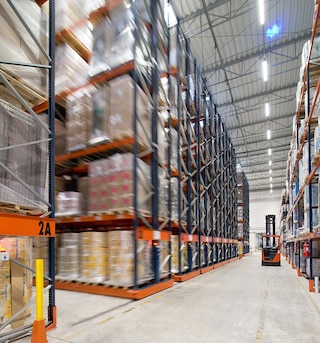 Mobilie uzglabāšanas plaukti ir ideāli piemēroti noliktavām ar daudzām noliktavas vienībām