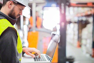 Ieviešot jaunas Mecalux intraloģistikas programmatūras funkcijas, tiek pilnveidota noliktavas veiktspēja