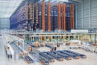 Palešu kraušanas celtņi ir ideāli piemēroti uzņēmumiem ar lielu SKU apgrozījumu