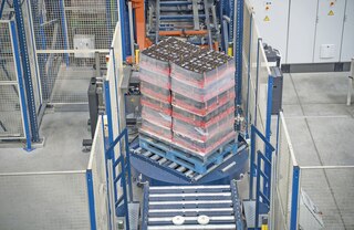 Jaukta tipa konveijeri ar pagriežamo platformu tiek izmantoti, lai mainītu paletes orientāciju un pārvietošanas virzienu, nodrošinot pāreju no rullīšu konveijeriem uz ķēžu konveijeriem un otrādi