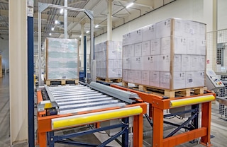 Inspekcijas punktos tiek pārbauda, vai palešu svars, izmēri un stāvoklis atbilst sistēmas specifikācijām