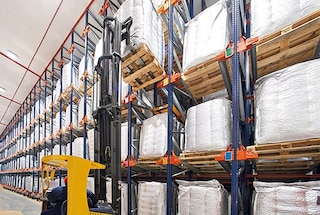 Lai izgūtu paletes, operācija tiek veikta pretējā secībā