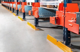 Priekšējie aizsargi parāda operatoram robežu, kuru iekrāvējs nedrīkst pārsniegt