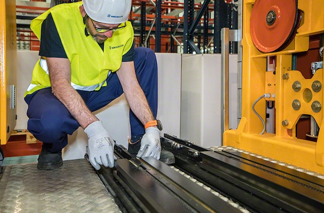 Rezerves daļu pakotnes nodrošina šo komponentu pieejamību.