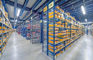 M3 sīkpreču plaukti sniedz manuālu piekļuvi visām uzglabātajām kravām M3 sīkpreču plaukti sniedz manuālu piekļuvi visām uzglabātajām kravām
