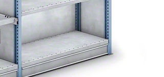 Cokoli nosedz sīkpreču plauktu apakšējo daļu