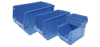 Sakraujamām plastmasas kastēm ir priekšējā atvere, kas ļauj ātri identificēt preces