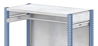 Pateicoties apģērbu sliežu komplektam, M3 sīkpreču plauktos var uzglabāt apģērbu un paraugus